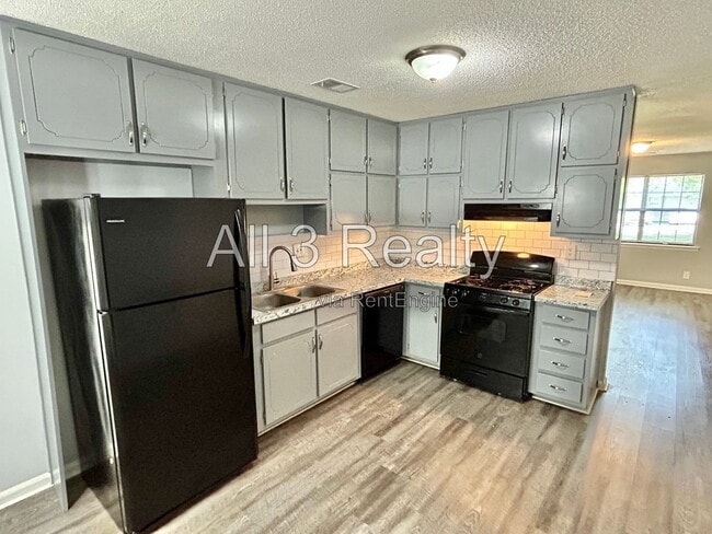 Photo - 8460 Pineland Dr