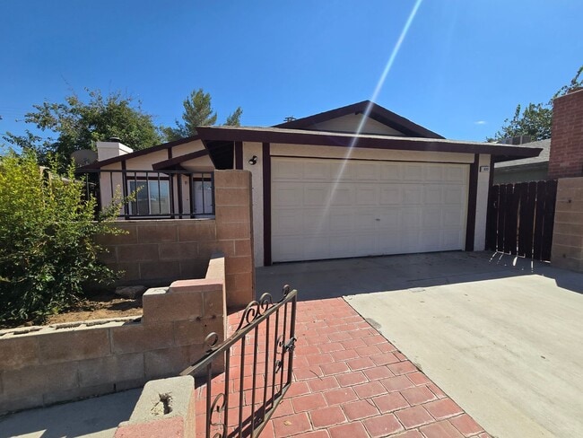 633 W Ward Ave