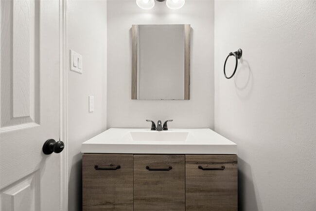 Photo - 1209 Comanche St