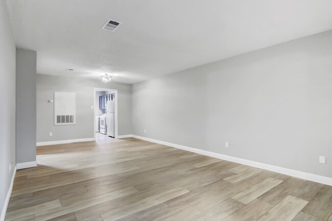 Photo - Dowlen Green Apartments