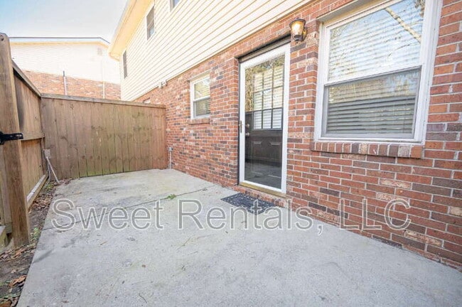 Photo - 415 Parkdale Dr