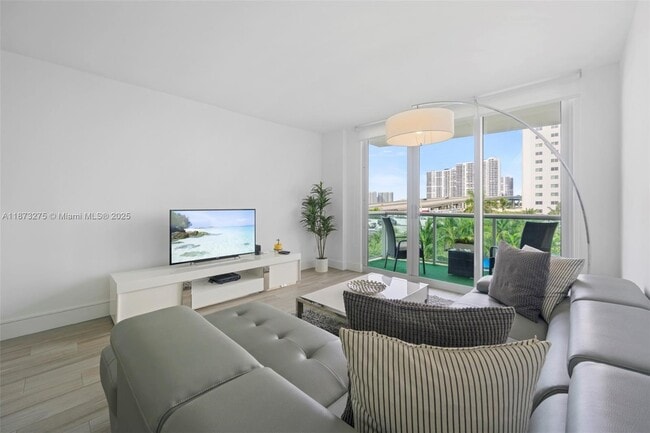 Building Photo - 19370 Collins Ave Unit 402 Rental