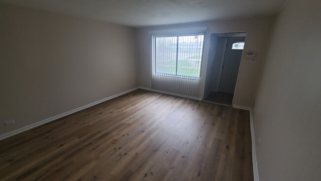 Sala de estar - 13700 S Eggleston Ave