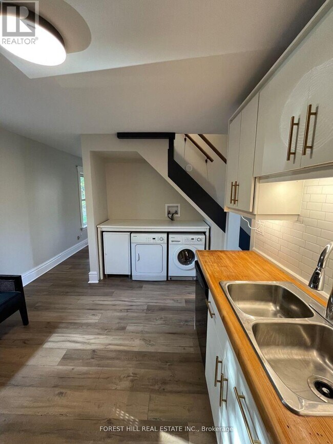 Photo - 324 Andrew St