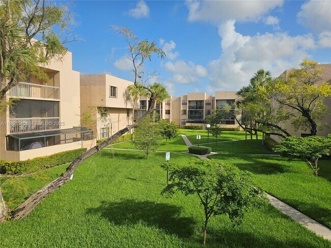 Building Photo - 10425 SW 112th Ave Unit 219