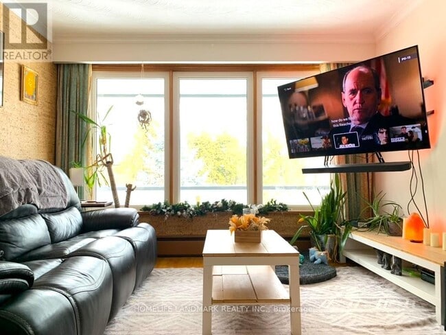 Photo - 860 Francis Rd