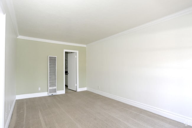 1BR, 1BA -725 SF