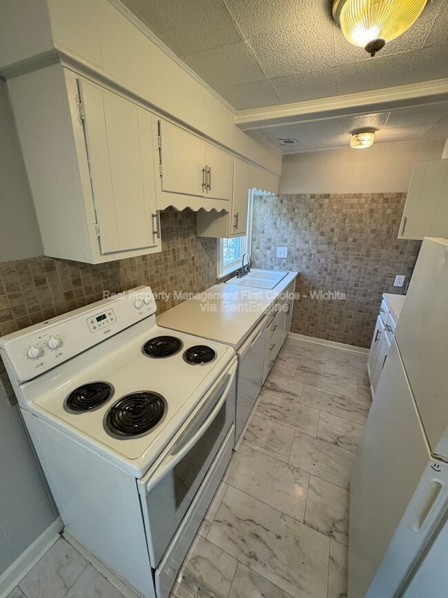 Photo - 328 N Volutsia