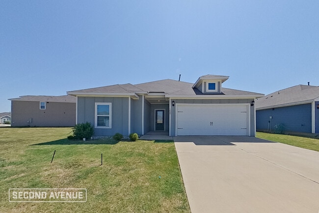 Building Photo - 1400 Woodwinds Dr