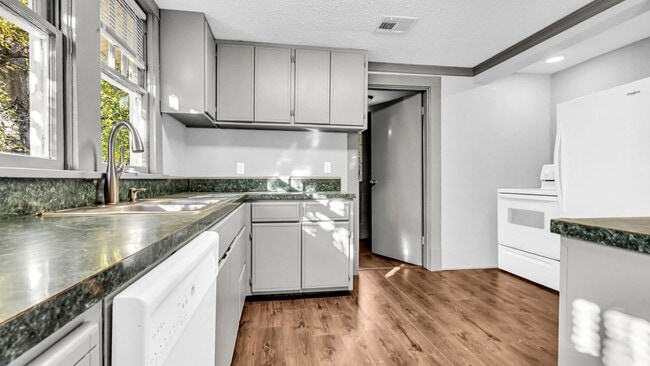 Photo - Two Bed 1 Bath Located in SW Ardmore