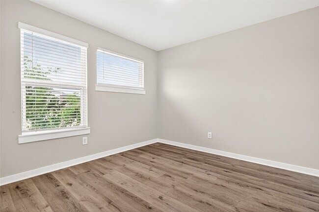 Photo - 3919 Sparkman Ln