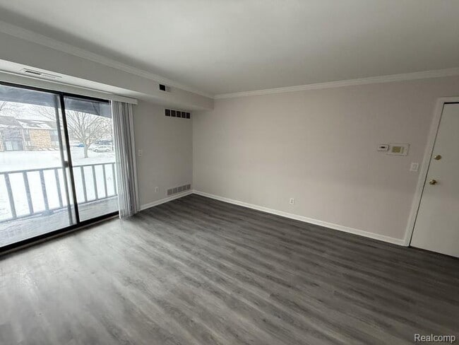 Photo - 250 E Thirteen Mile Rd Unit 11