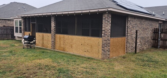 Photo - 211 W Mockingbird Ln