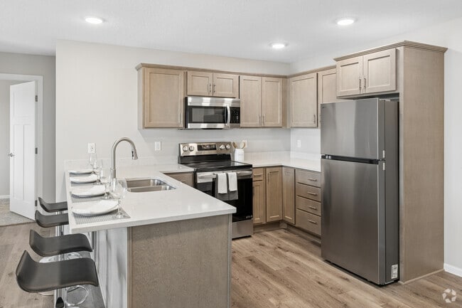 2BR, 2BA - 936SF - Kitchen