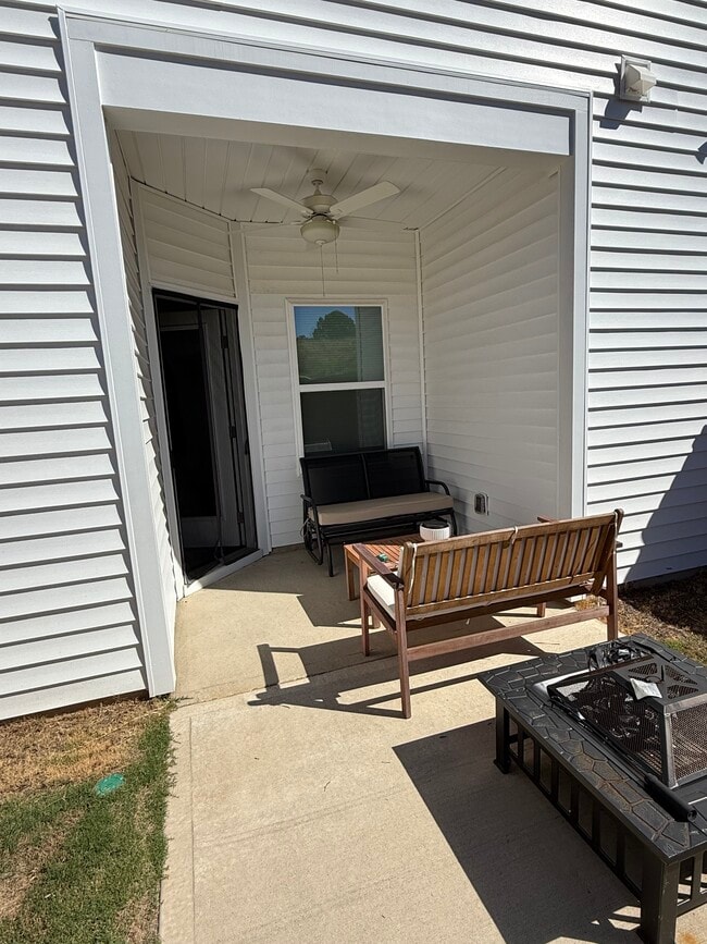 Photo - 1444 Donhill Dr