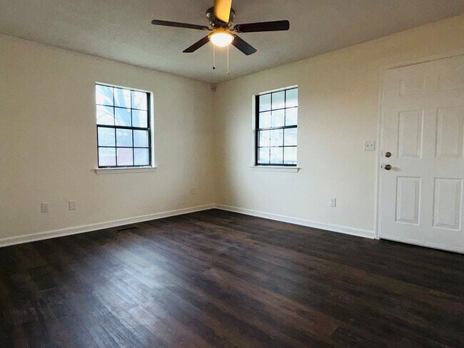 Photo - Centrally Located 4 Bedroom Home With Large Yard