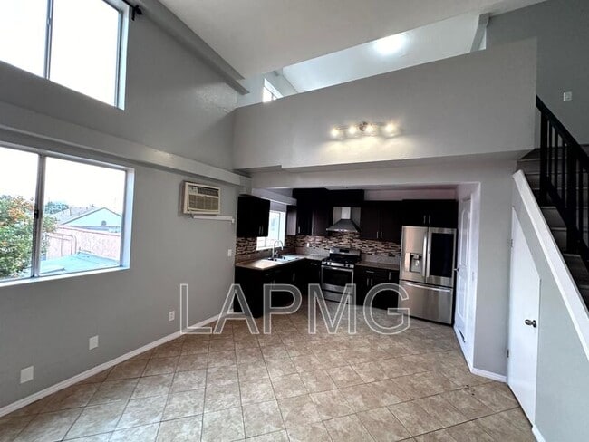 Photo - 432 N Kingsley Dr