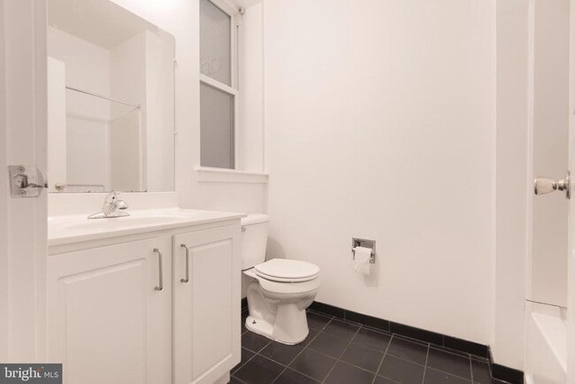 Building Photo - 1740 N Sydenham St Rental