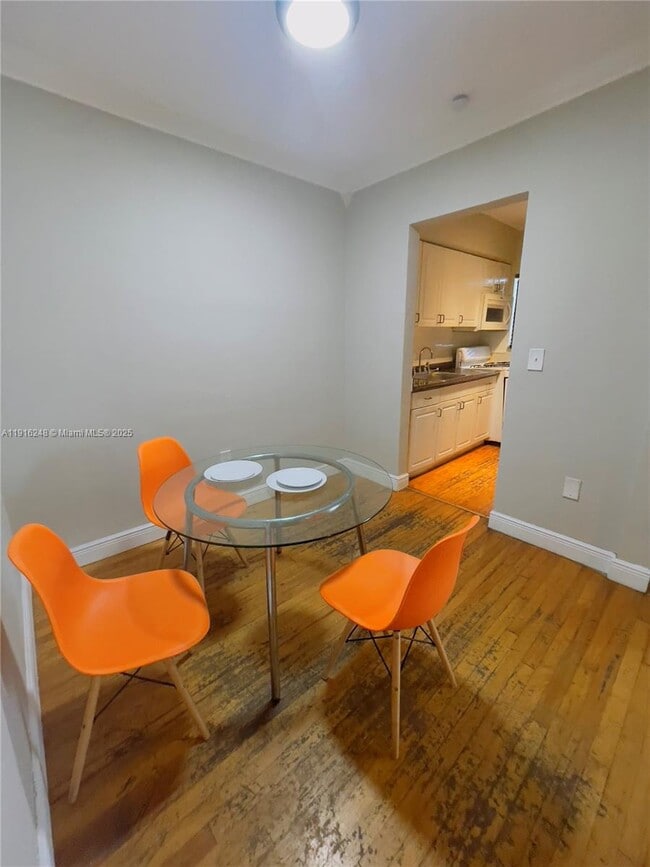 Photo - 7710 Harding Ave Unidad 412