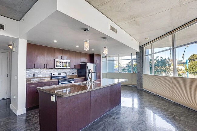 Photo - 1080 Park Blvd