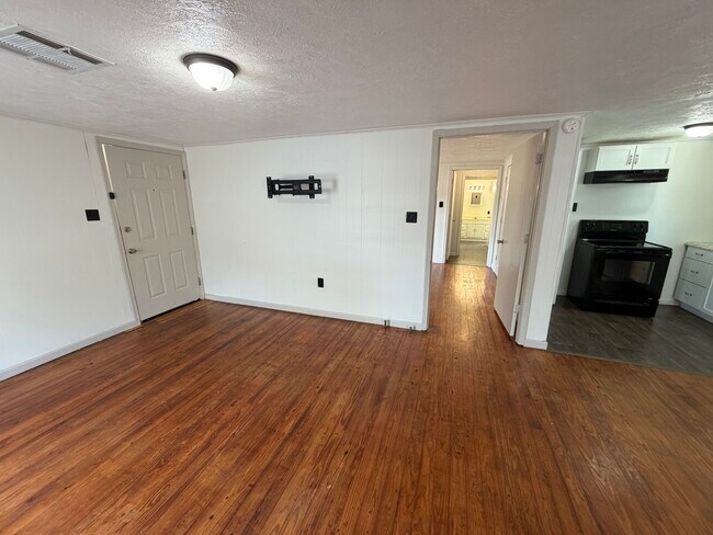 Photo - 108 Miller Ave Unit B