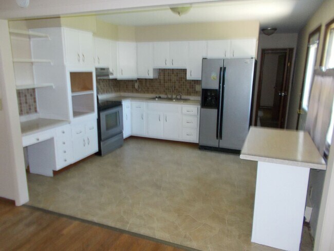 Photo - Lovely 3 bedroom 1 1/2 baths home located in Southwest Richmond