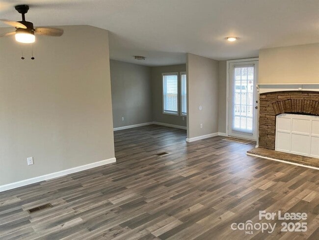 Photo - 1030 McKay Rd