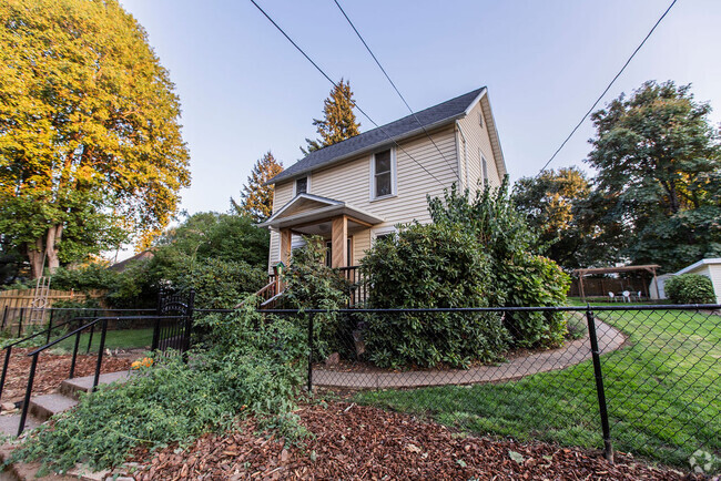 Building Photo - 1215 Eugene St Rental