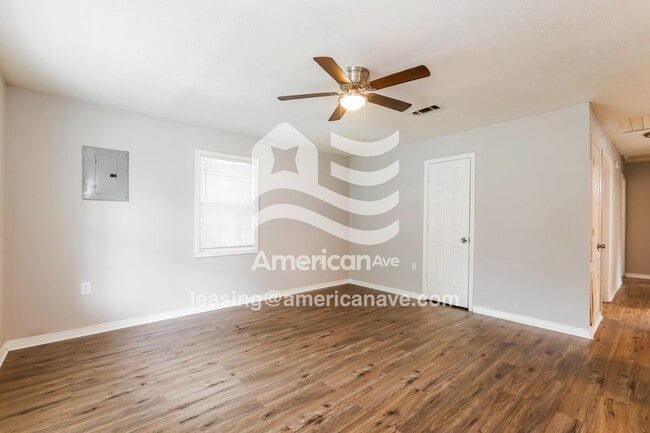 Photo - 320 McTyere Ave