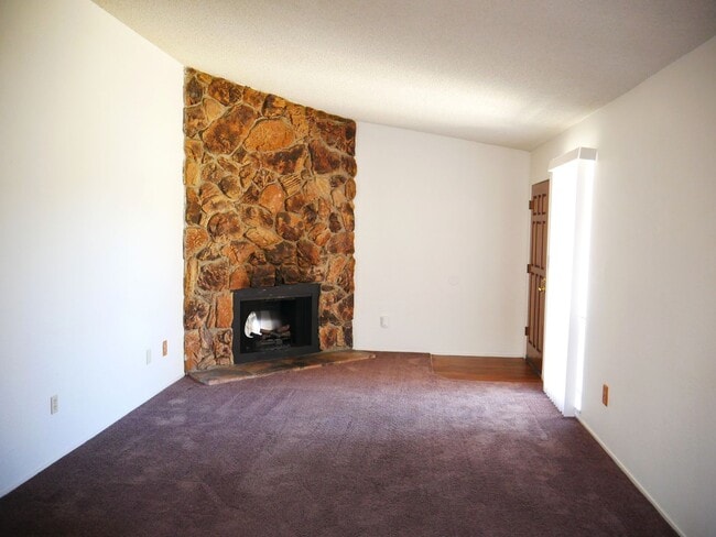 Photo - Cozy 2 Bed 2 Bath 950sq. ft. Duplex in Elk Grove