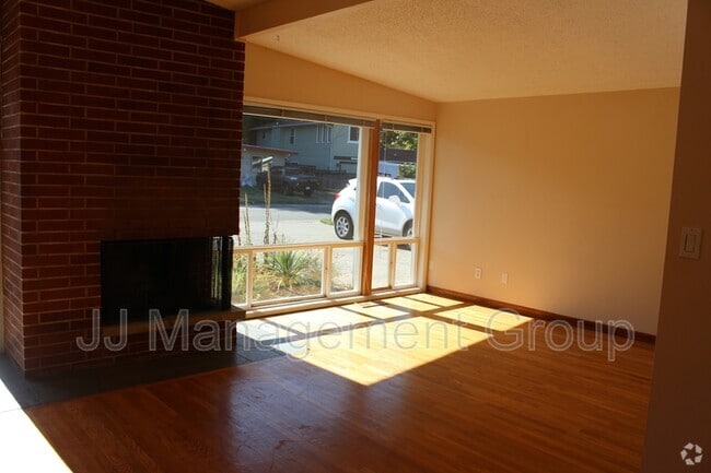 Building Photo - 16020 SE 9th St Rental