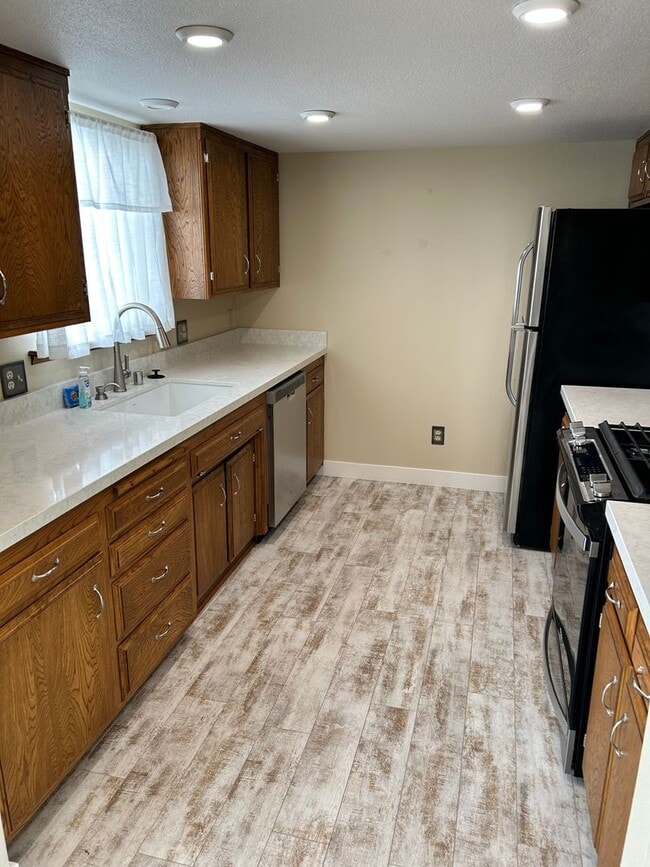 Photo - 2 bed 2 bath home two blocks from beach-pet friendly!