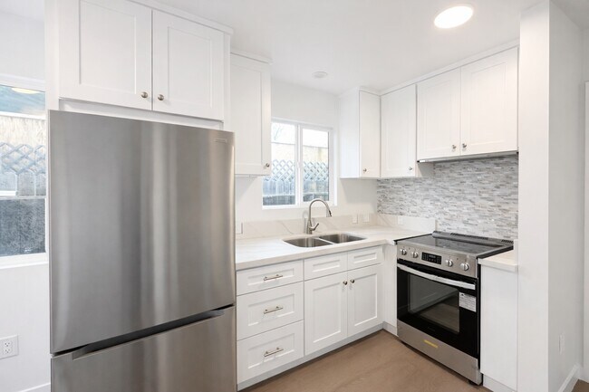 Photo - 6905 Noble Ave Unit 2