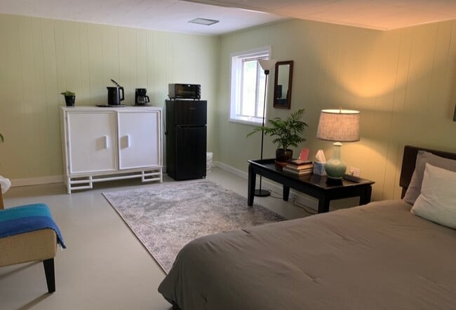 Building Photo - 15 Pelham Rd