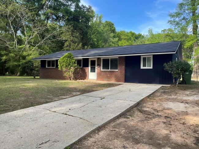 Building Photo - 2210 Fields Ave