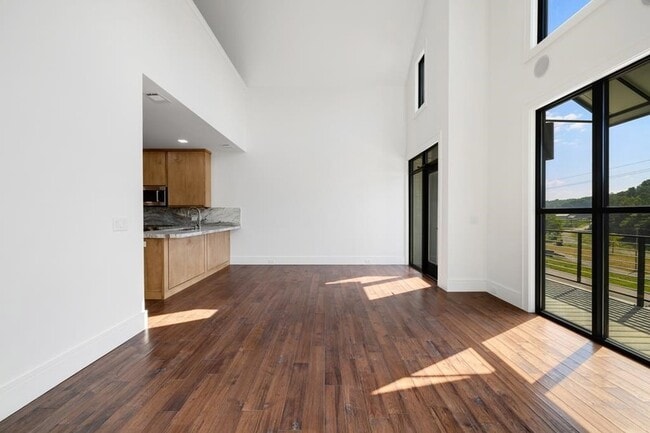 Photo - 1281 E Main St