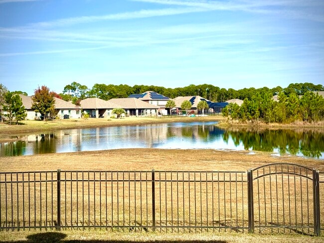 Building Photo - 399 Pin Oak Loop