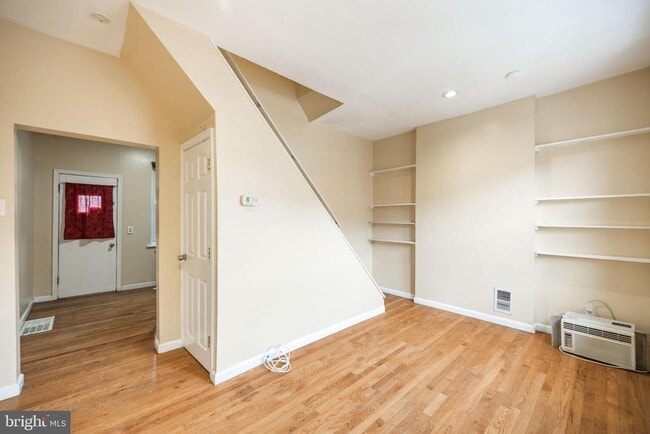 Photo - 2500 E Oakdale St