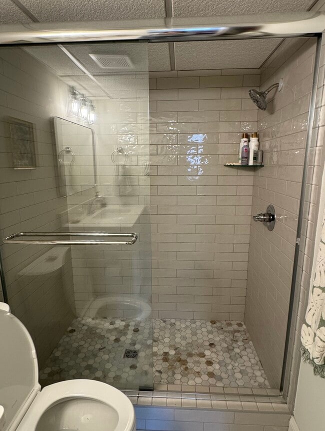 Baño - 343 S Gay St Unidad D