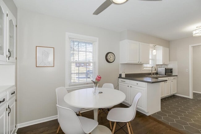 Photo - 407 SW Stratford Rd