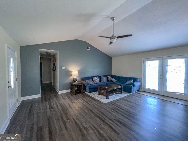 Photo - 613 Waverly Ln