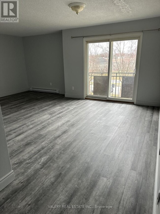 Photo - 9 Lowndes Ave Unit 11