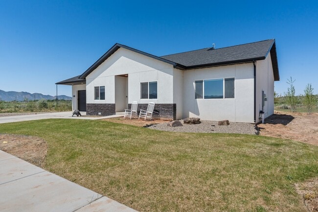 Building Photo - 1517 Golf Course Ln