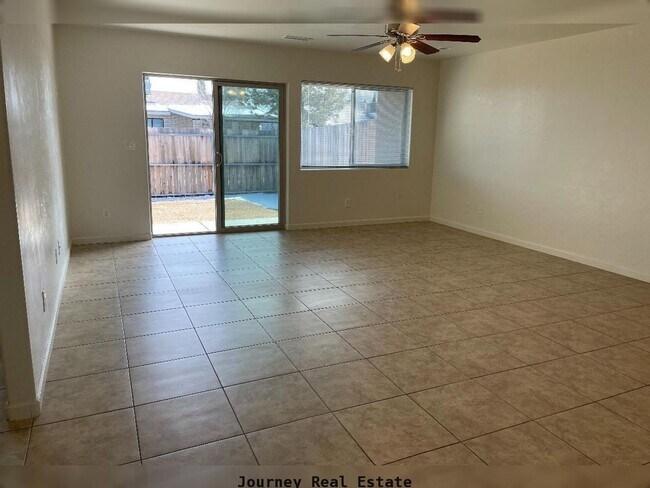 Photo - 4469 N Miner Rd Unidad 2
