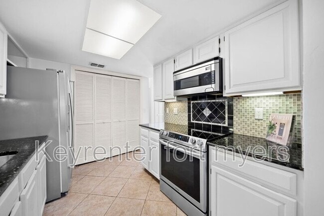 Photo - 3052 Kings Lake Blvd