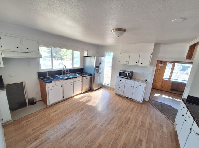 Photo - Spacious 5-Bedroom Home in Quiet Delta Nei...