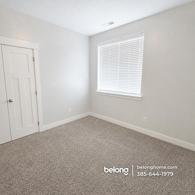 Photo - 702 N 380 W