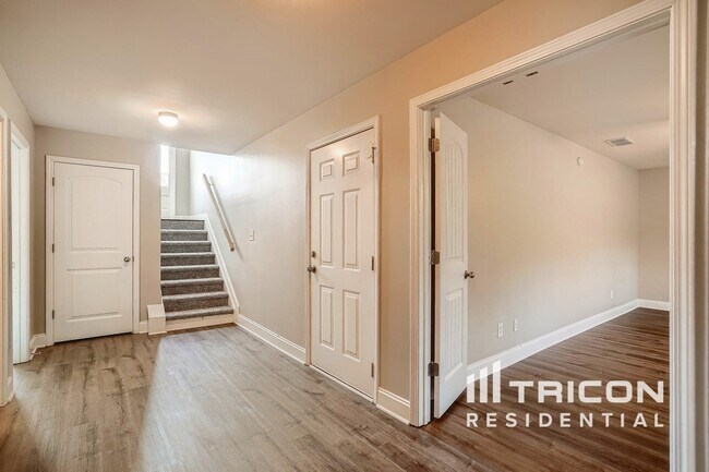 Photo - 642 Lynnfield Dr SE