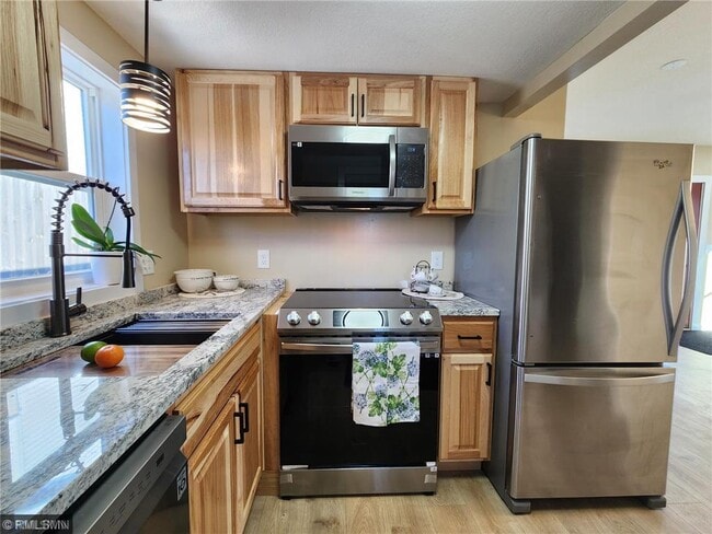 Photo - 1040 Rose Ave E
