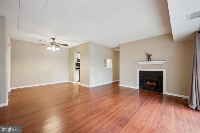 Photo - 70 Le Forge Ct